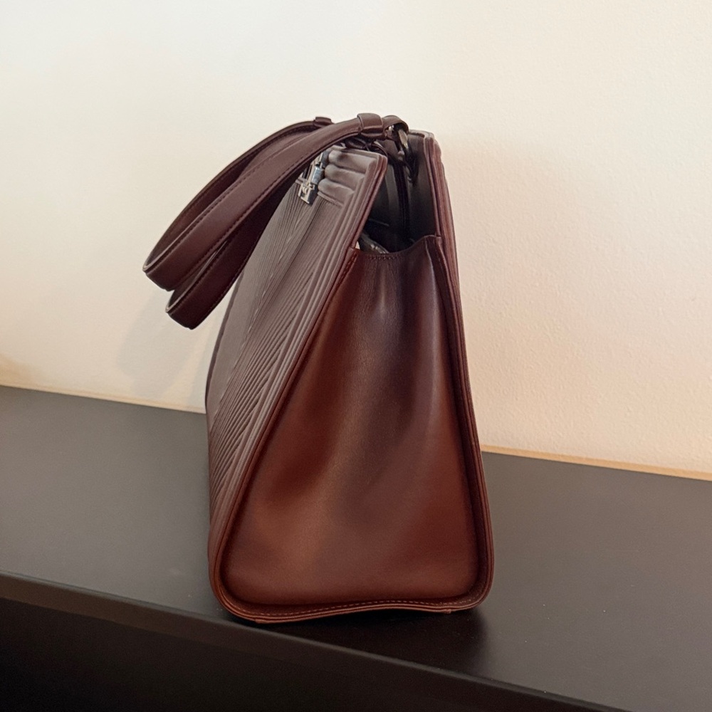 CHANEL Burgundy Large Chevron Tote - Picture 9 of 17